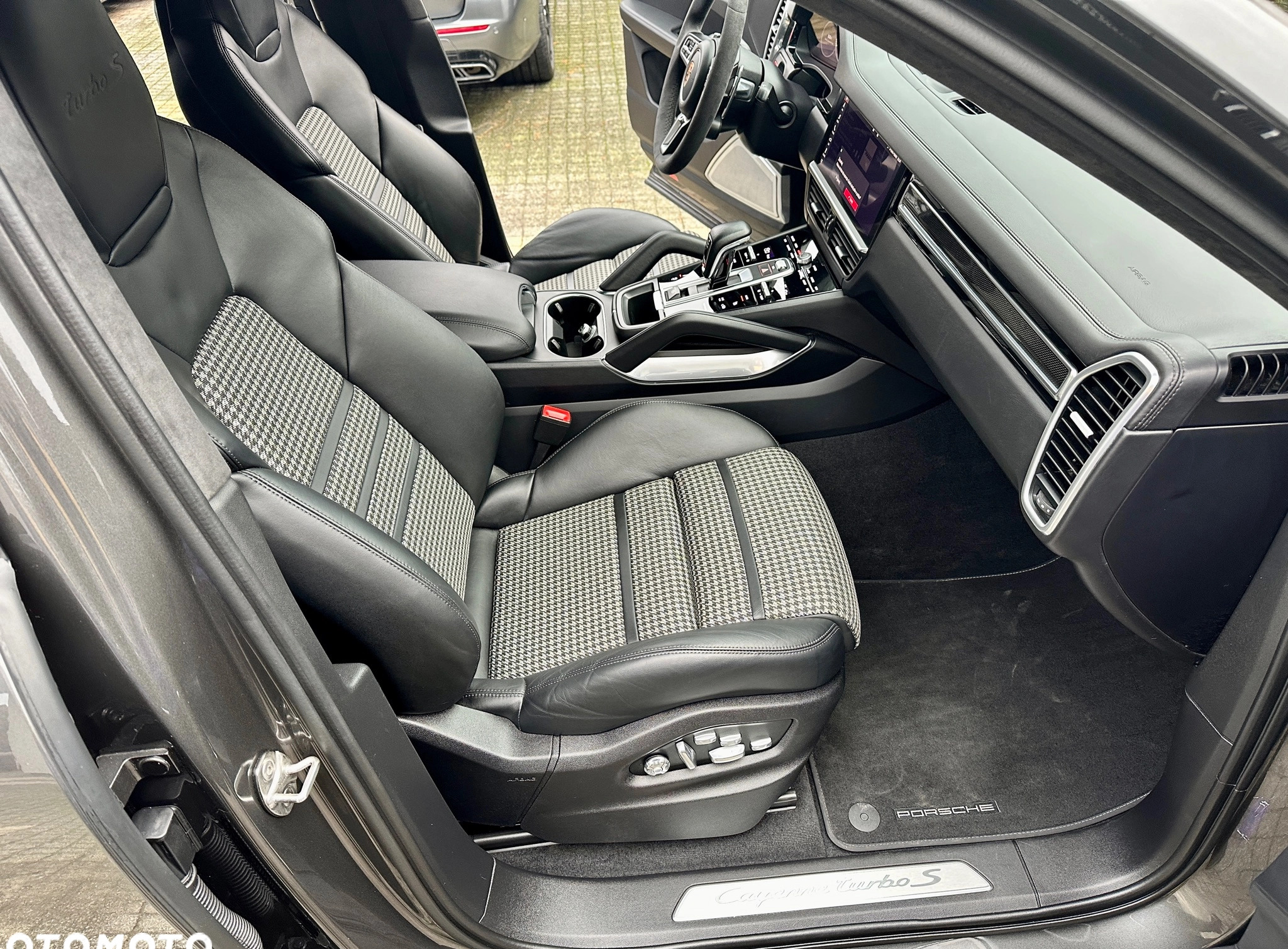 Porsche Cayenne cena 749000 przebieg: 34500, rok produkcji 2021 z Lubawa małe 781